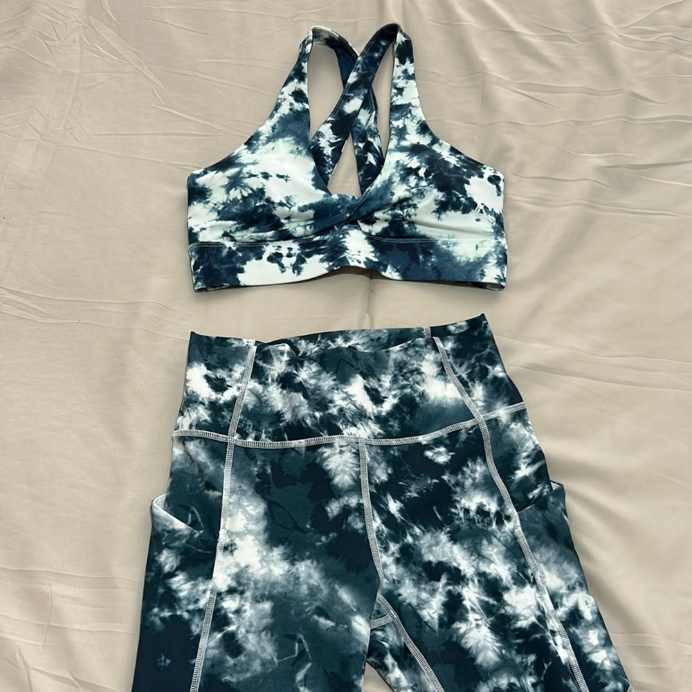 Fabletics Leggings and Sports Bra Set Size 2